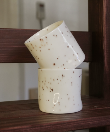 porcelanowa czarka nakrapiana